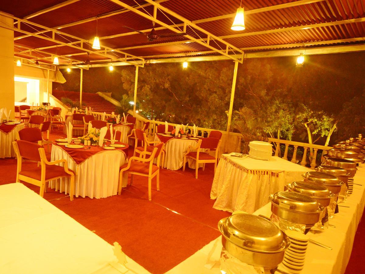 The Pavillion Hotel Kolhapur Luaran gambar